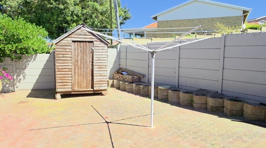 4 Bedroom Property for Sale in Dana Bay Western Cape